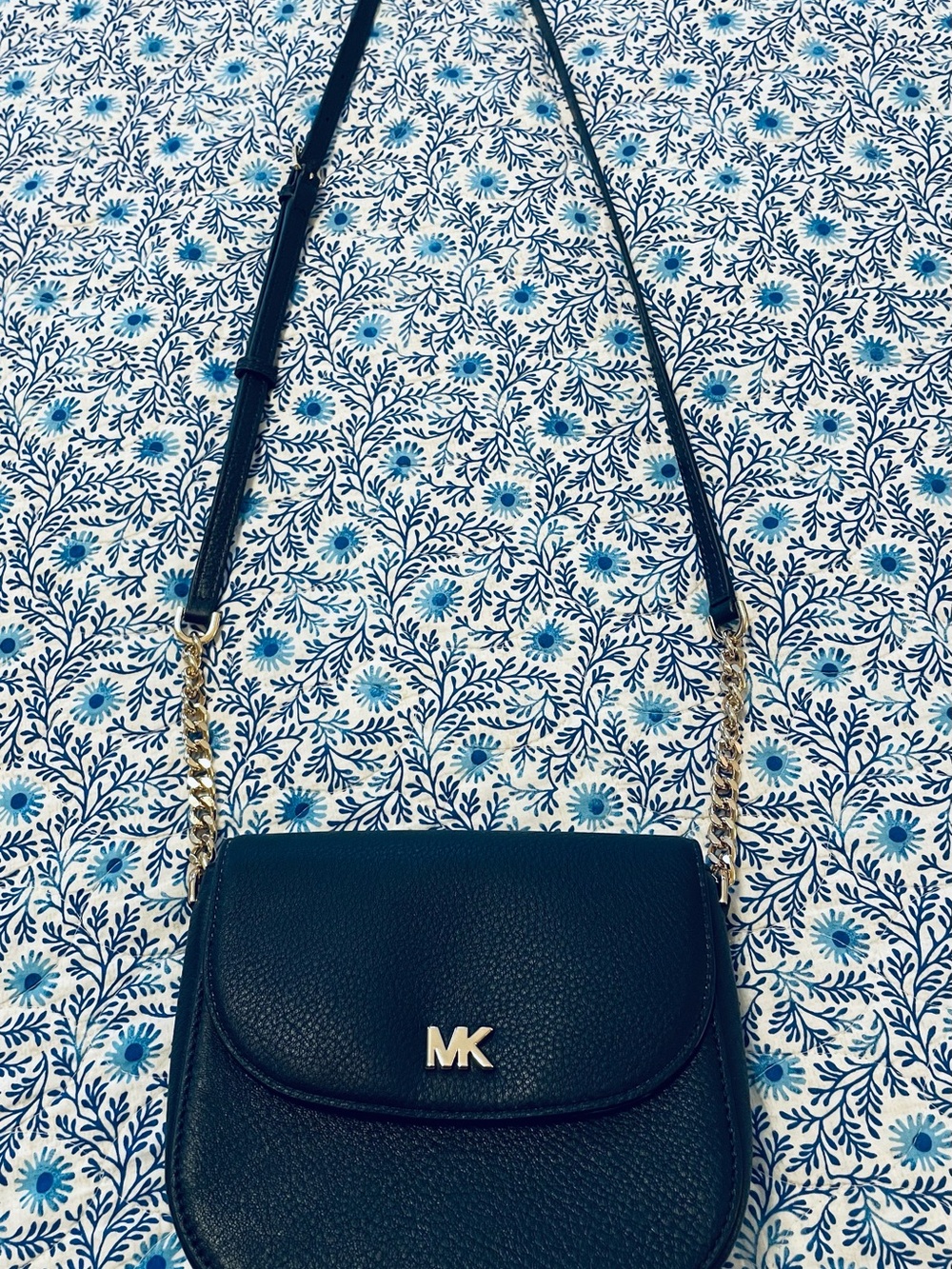 Beautiful elegant Michael Kors navy Dome handbag with gold/leather chain strap